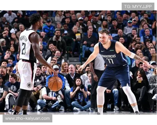 太阳队阵地战与转换进攻结合，针对独行侠护筐弱点取效