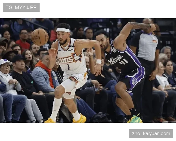 太阳遭遇三连败退出前六竞争 布克单核带队面临赛程体能考验